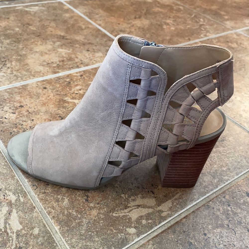 Heels - Picture 2 of 5